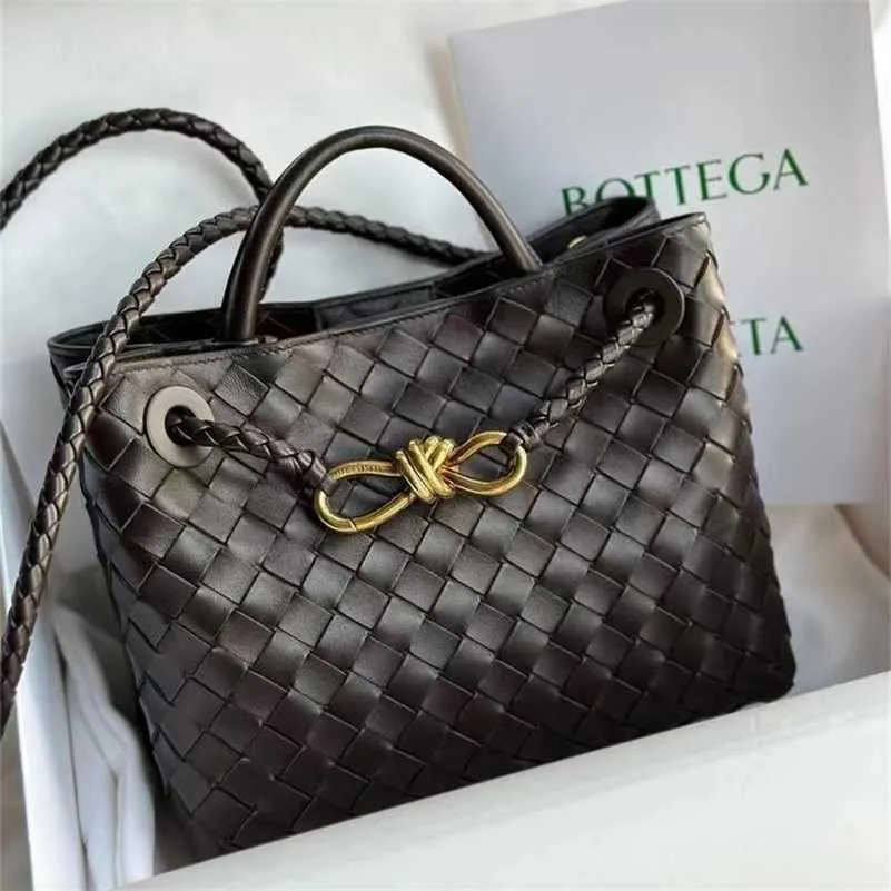 Venetasbottegass Andiamo Australian Deep Cool Chocolate Woven Handbag identifierad av China National Inspection and Quarantine