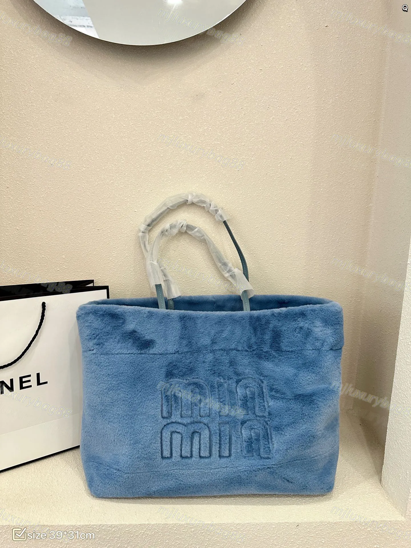 Luxur Designer Plush Shopping Bag Miniu Soft Texture Limited Candy Color Atmosphere Full Of The Street Commute Essential Tote Bag