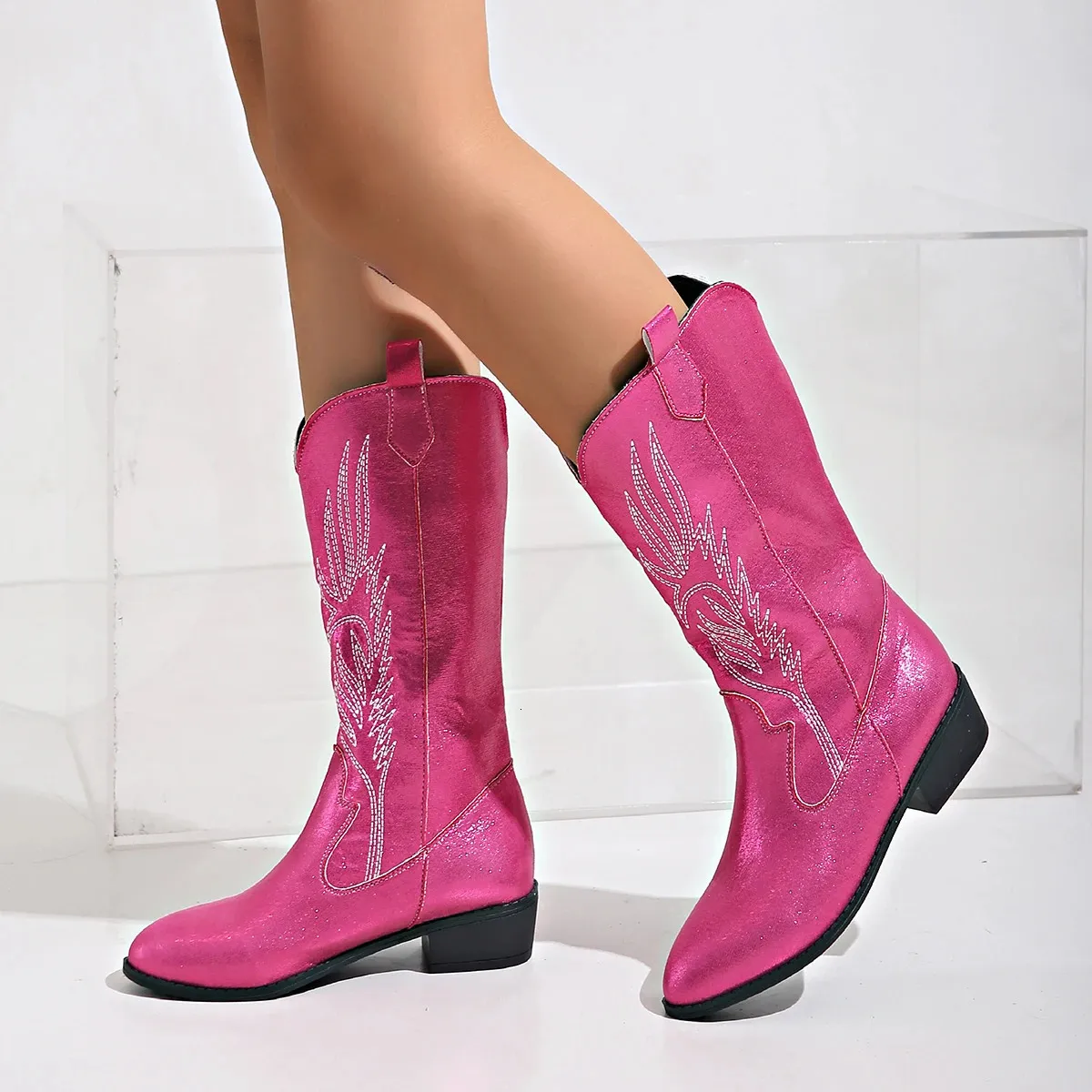 Botas Botas de Cowboy para Mulheres Bordadas Sapatos Femininos Outono Rosa Cowgirl Botas Dedo Apontado Mid Bezerro Botas Mulher Salto Grosso 42 231206