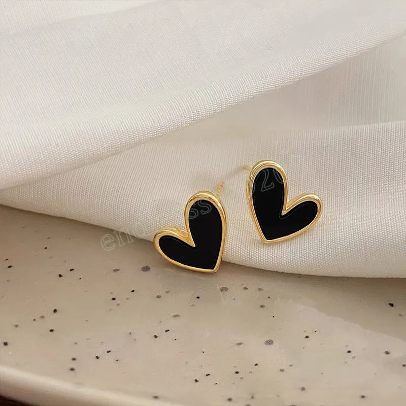 Minimalist Small Black White Heart Stud Earrings for Women 2024 Korean Love Cute Earring New Year Party Jewelry Gifts