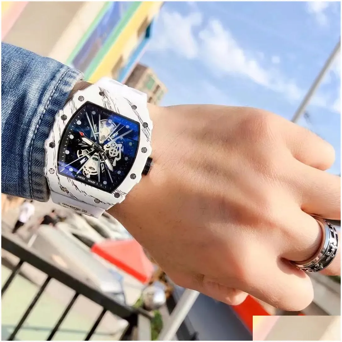 Luksusowe zegarek Rmmill Kwarcowe zegarki Profesjonalne męskie nadgarstka Czarna tarcza Pvd godzina Rm Drop dostawa