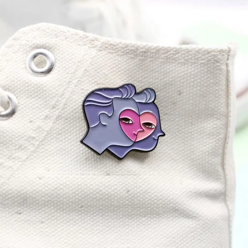 Broszki z kreskówki dwustronna miłość do twarzy emalia pin fioletowa torba broszka ubrania ubrania lapelki sasha odejść badacz dar biżuterii dla ludzi
