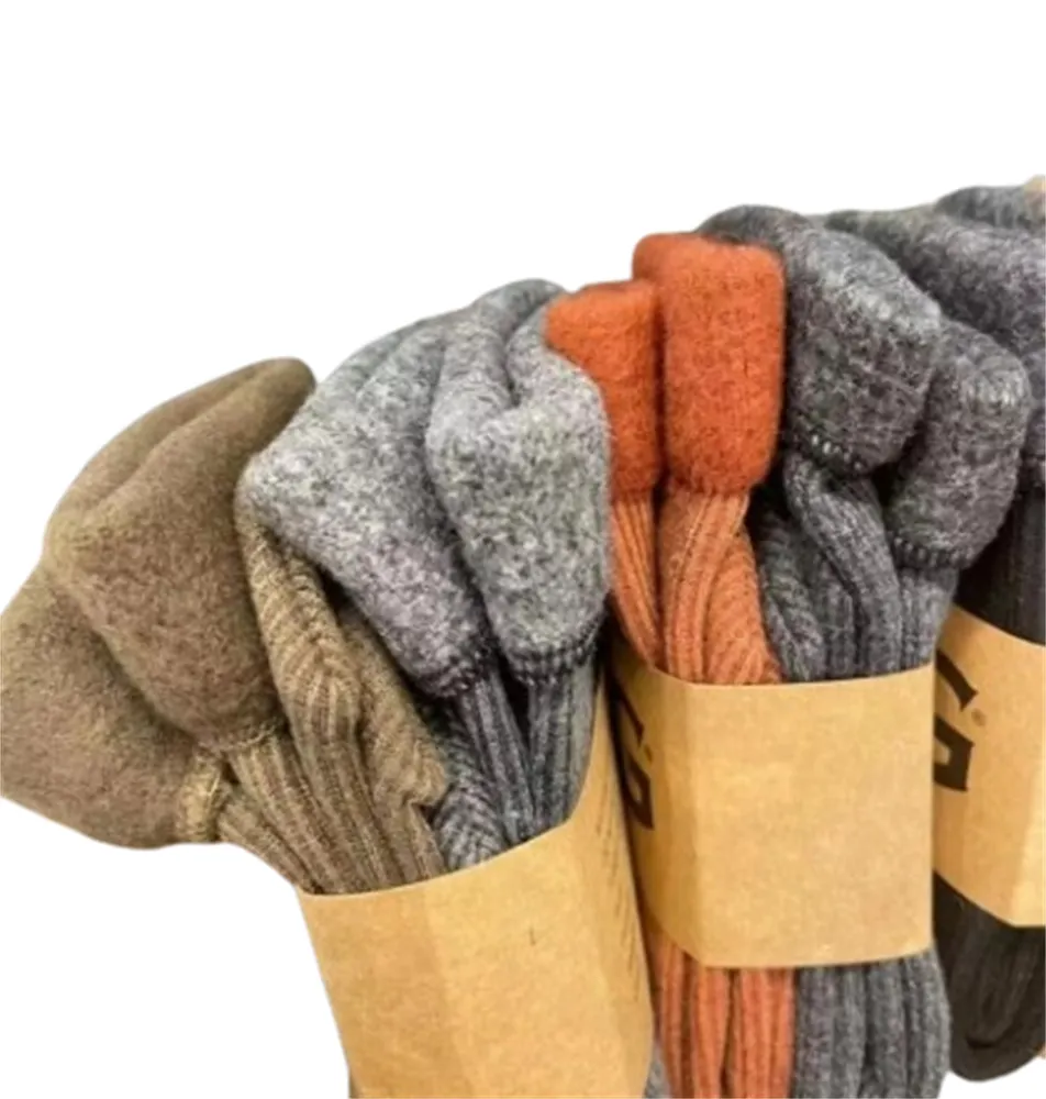 Großhandelssocken, Herren- und Damendesigner, Schneestiefel, Socken, lange Socken, 2 Paar elastische, dicke Woll-Baumwollsocken mit Buchstabendruck in gemischten Farben, Outdoor-Wärme, bb4