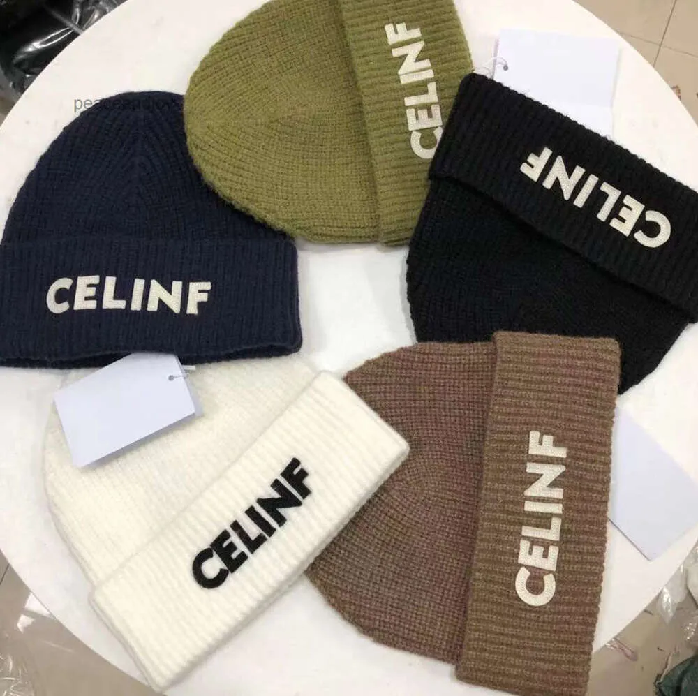 Big Celinf Märke stickad Autumn/Winter Designer Beanie/Skull Caps staplade Baotou Letter Ribbed Woolen Hat Woolen Letter Cl Autumn/Winter Fashion