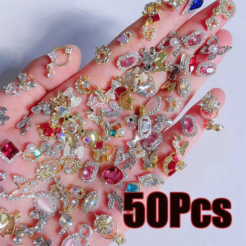 Nagelkunstdecoratie 50 stuks Mooi Metaal GlassResin Nail Art Strass 3D Vlinder Hanger Kristallen nageldecoratie DIY Lente Manicure Accesso 231207