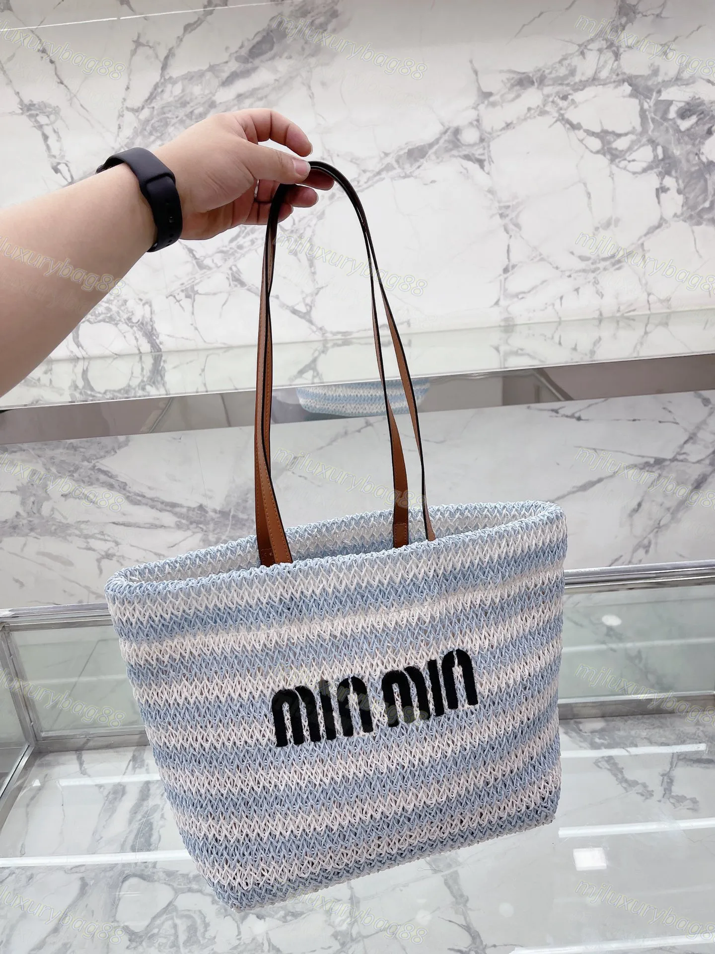 Lyxdesigner Mumu Bag Beach Designer Kvinnor Strå Stor kapacitet Kontrast Färg Skulder Crossbody Personlig randig vävd Totes Designer Handväskor