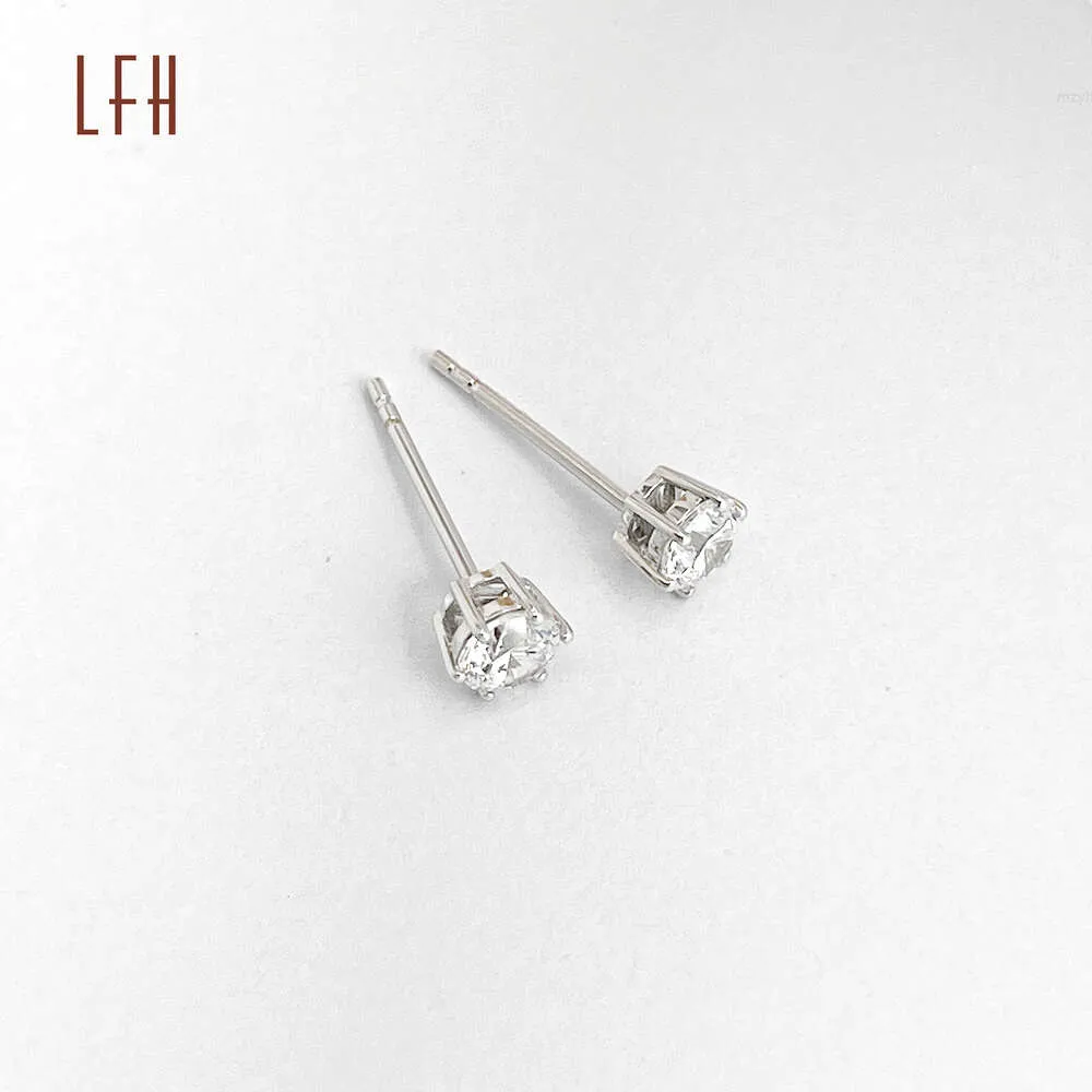 Orecchini a bottone in moissanite da 0,6 ct con certificazione Gra Vvs in oro giallo 18 carati con chiusura a vite per donna