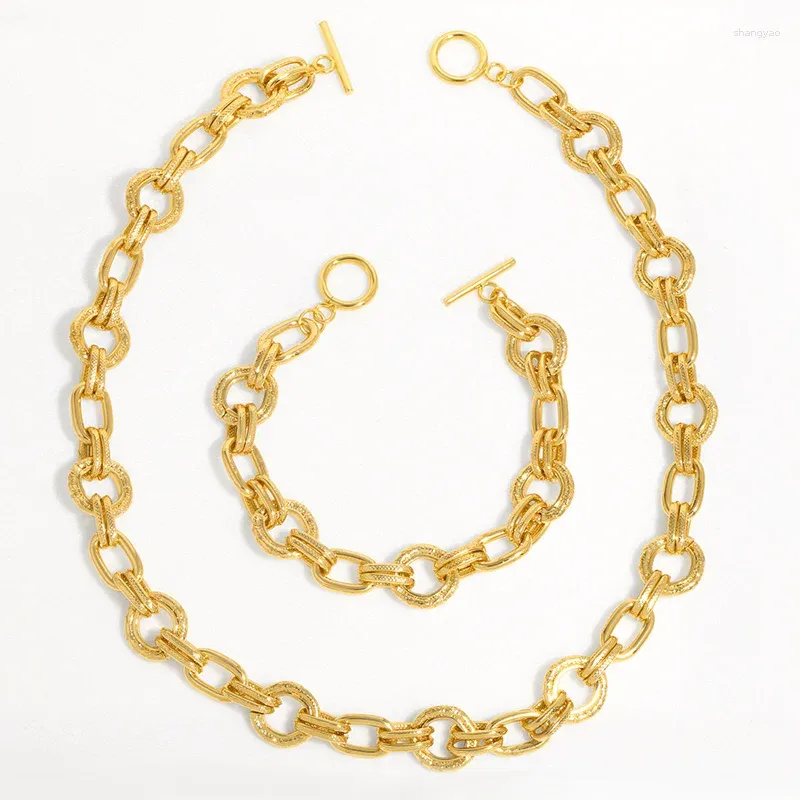 Pendanthalsband Flola Gold Plated Cuban Chain Link Halsband för kvinnor Chunky Round Twisted Choker Statement Smyckesgåvor NKES61