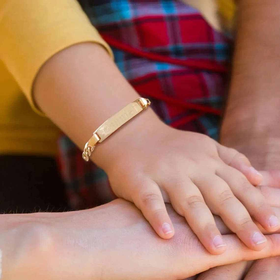 Bangle Gepersonaliseerde Baby Boy Cadeau-ideeën Armband 18K Goud Roestvrij Staal Gegraveerde Naam Armbanden Verstelbaar Voor Jongens Meisjes Sieraden 231206