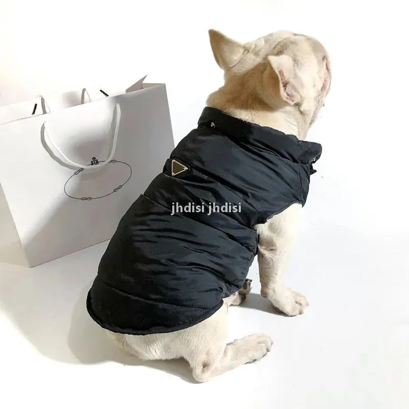 Зимние утолщенные теплые жилеты для домашних животных, одежда для собак, классический треугольный значок, плюшевое пальто, повседневное дизайнерское пальто с капюшоном, черные бульдоги