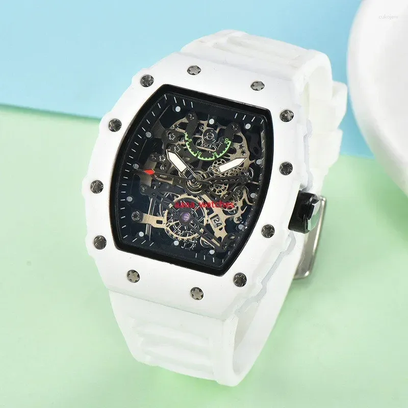 腕時計2023 reloj hombre非機械的輝きのあるシースルーラミナス防水クォーツ時計