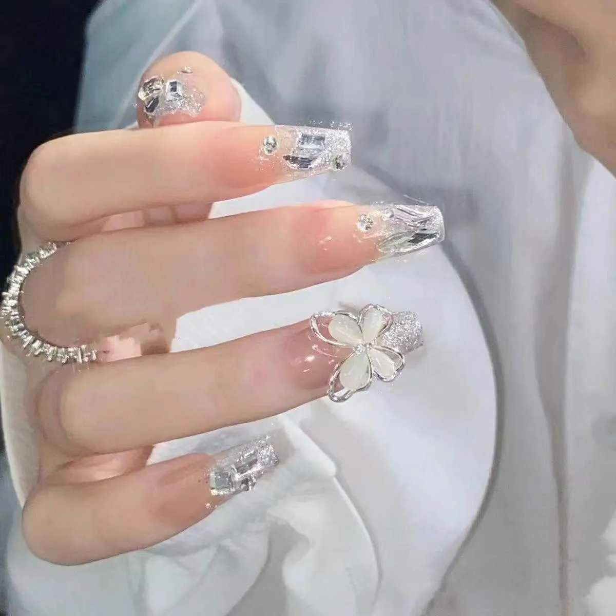 Pikantna dziewczyna wybuchowa lampa błyskowa nosi paznokcie paznokcie paznokcie aurora lodowe przezroczyste słodkie chłodne noszenia gwoździe piękno Fałsz paznokcie plaster gotowy produkt
