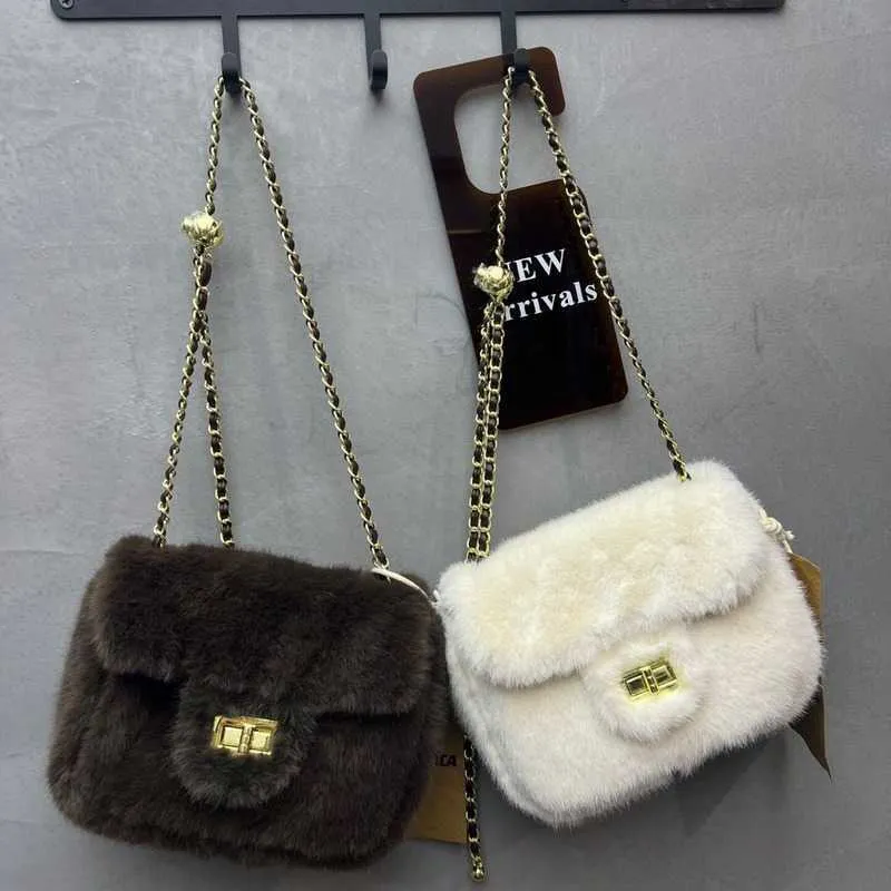 Fluffy Chic: Soft Fur Square Bag - Trendy Plush Shoulder Bag 