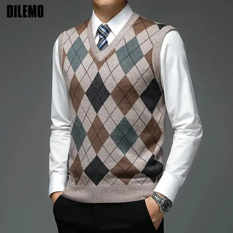 Chalecos para hombres Diseñador de moda Marca Argyle Jersey Diamante Suéter V Cuello Chaleco de punto Hombres 6% Lana Sin mangas Autum Casual Hombres Ropa 231207