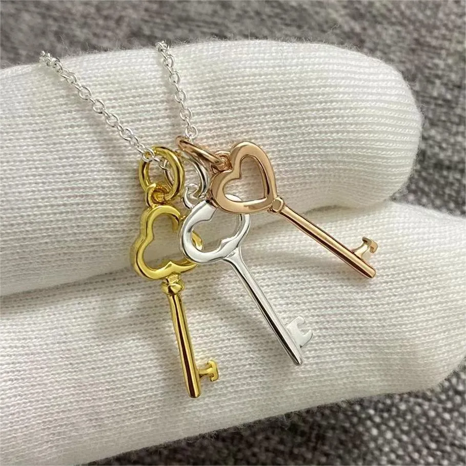 Hanger kettingen S925 Sterling Silver Compated Lucky Key Designer ketting dames meisjes kruisketen choker mooie toetsen luxe bruiloft sieraden gif