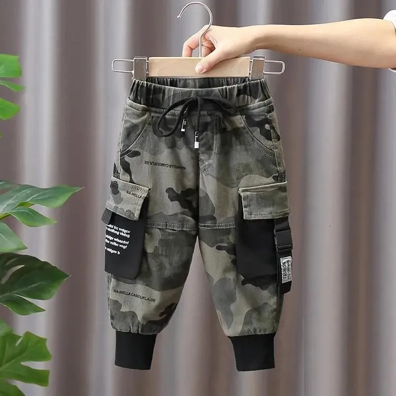 Byxor Autumn and Winter Boys Pants 2023 Barn S PLYCH THYRDED WARM Baby Camouflage Cargo Pants 231207