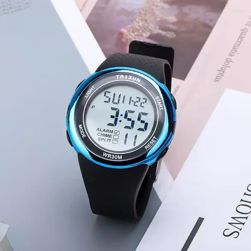 Wristwatches Fashion Student Electronic Watch Multifunctional Outdoor Sports Luminous Waterproof Clock Mens Silicone Strap Digital