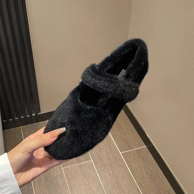 CUSHIONAIRE Scarpa Elegante Mary Jane Gogo con Punta Tonda da Donna + Memory Foam, Ampie larghezze Disponibili, Nero 37 EU W
