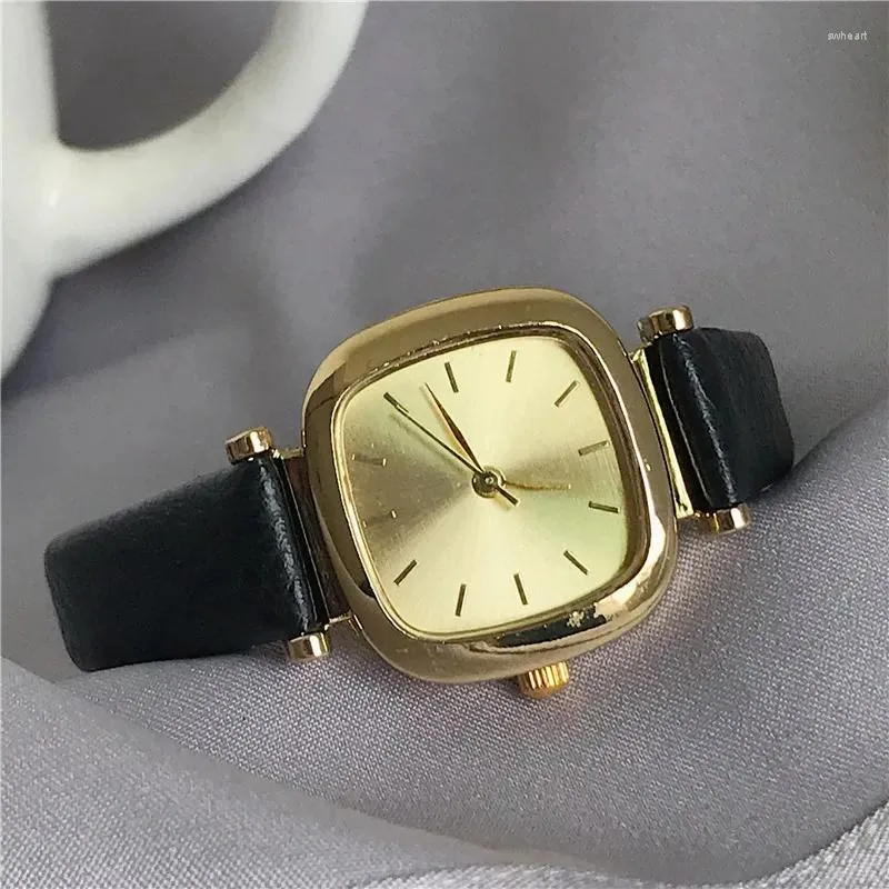 Orologi da polso Orologio letterario retrò Femminile Temperamento stile INS Piatto quadrato piccolo per donna Ragazza