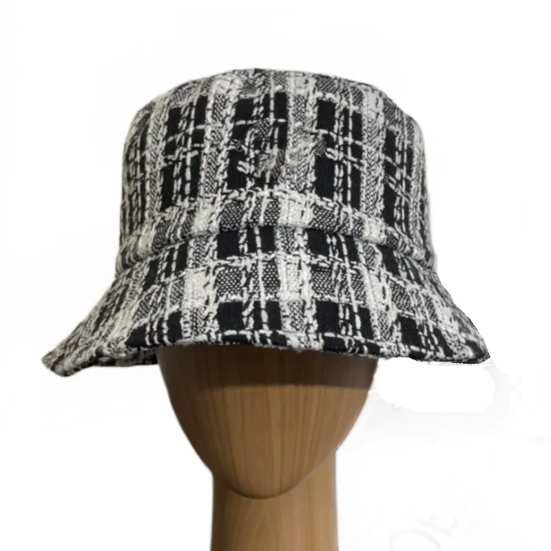 Cappelli a secchiello scozzesi da donna Designer Noble Socialites Copricapo elegante Tessuto di lana grezza Cappellini Decorazione della testa per appuntamenti sociali