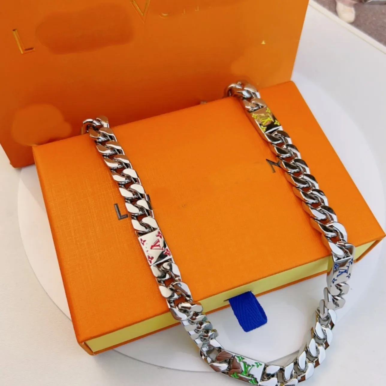 Collier Bracelet Bracelet Designer Bijoux Monogramme Chaîne Sier Lettre Classique pour Hommes et Femmes Chinois Top Qualité Cadeau Goth Chic New2024