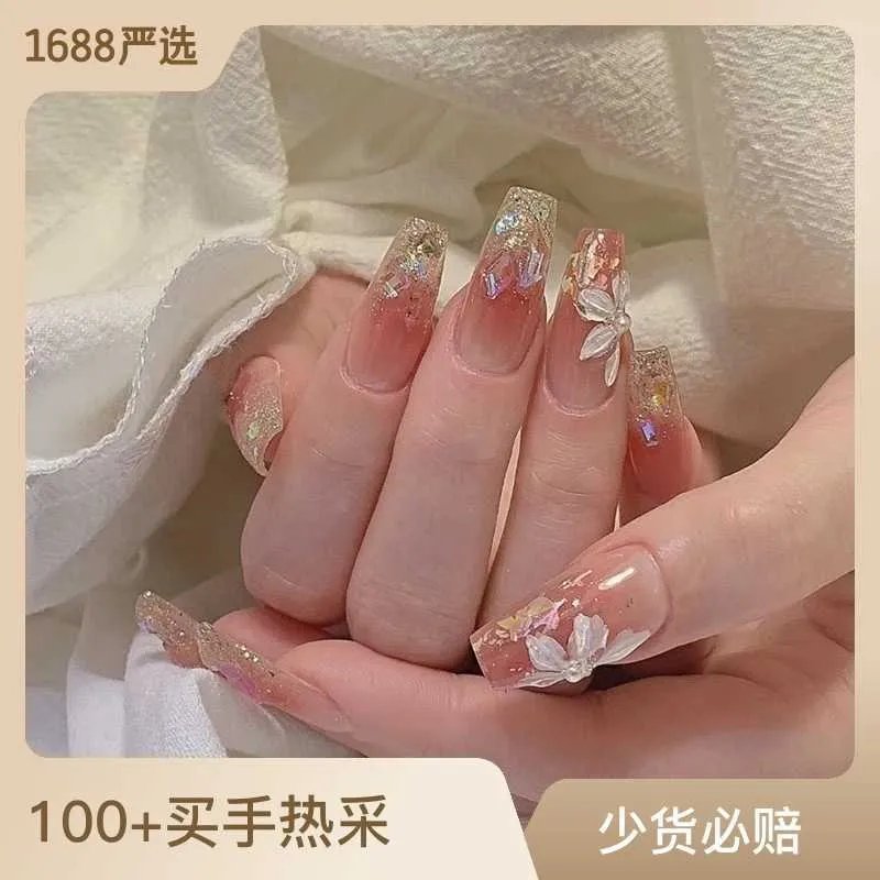 En portant le vernis à ongles en poudre B735, fard à joues, fleur de glace, le produit fini est pur prêt à exploser et la glace est transparente et blanche