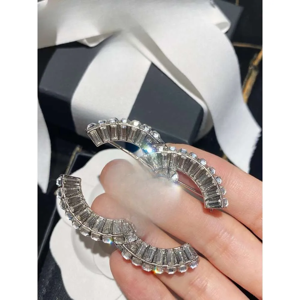 Designer Woman Square Crystal Drill Brooch Small Fragrant Wind Female High-grade Temperament Full Diamond Classic Fashion Light Luxury Accessories