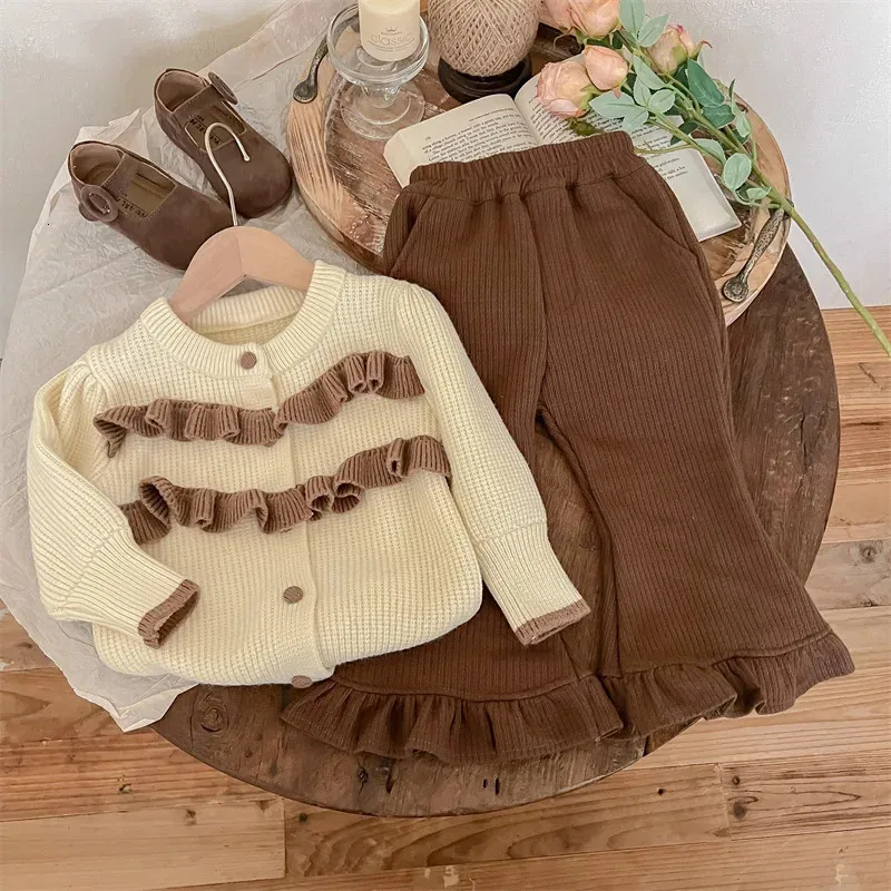 Kledingsets Meisjes Truien Winter Herfst Gebreid Vest broek Warme Kinderen Kinderen Tops Past Koreaanse Herfst Baby Meisje Kleding 231207