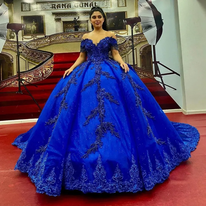 2024 Luxury Blue Shiny Quinceanera Robes de l'épaule pour 15 fêtes Princess Appliques Perles de lacet Robe de fête d'anniversaire