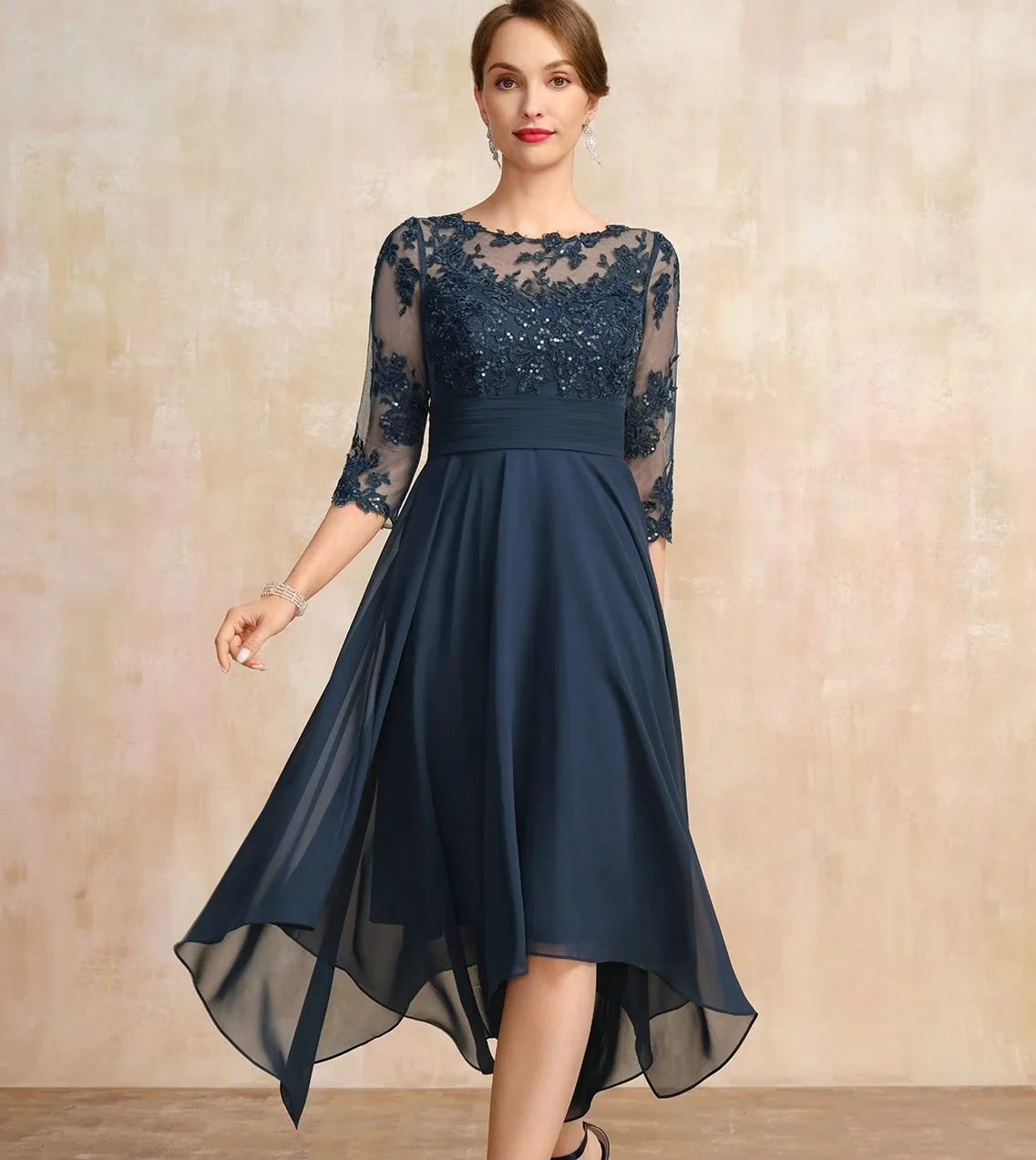 2024 Nouveau design Dark Navy Mère de la robe de mariée A-ligne Scoop Longueur au sol en mousseline de soie dentelle Paillettes Robes de soirée d'invité de mariage pour les femmes, plus la taille