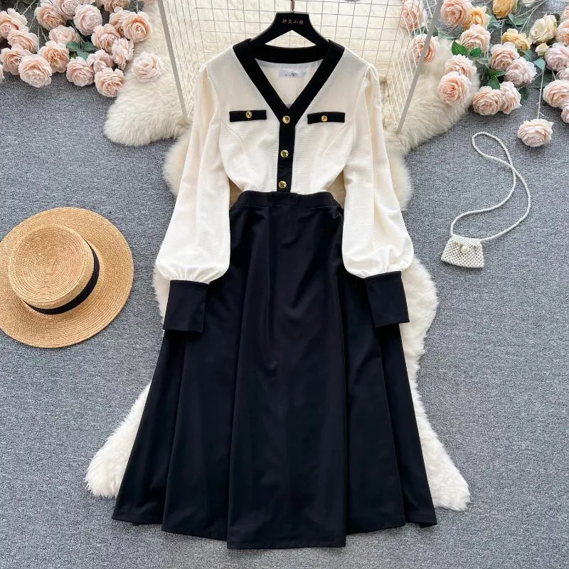 Casual Dresses Vanovich Autumn and Winter 2023 French Style Vintage Metal Button V-Neck midje Slim Temperament Pullover A-Line Long Dress