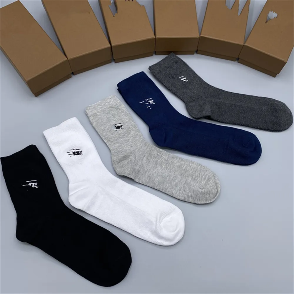 Chaussettes de styliste pour hommes et femmes, cinq marques de luxe, chaussettes de sport, hiver, chaussettes tricotées avec lettres en filet, pur coton U1, 2023