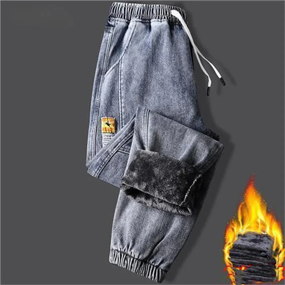 Herr jeans män jeans vinter fleece jeans tjocka varma denim byxor män streetwear svarta joggar harem jean termiska byxor 231207