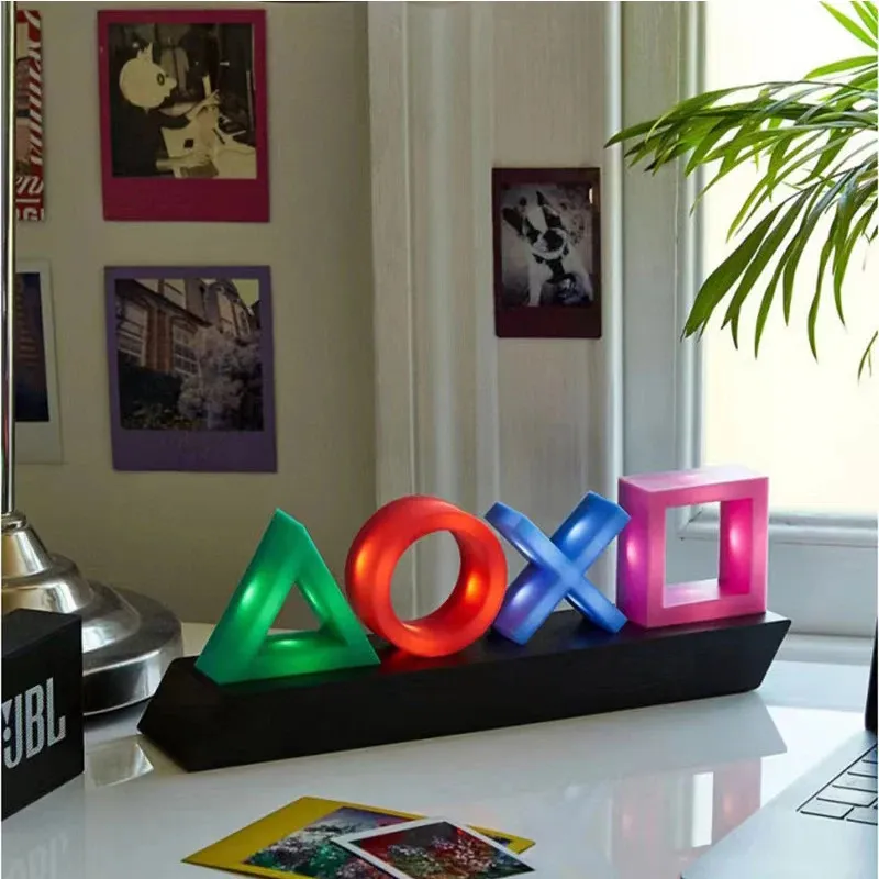 Estatuetas de objetos decorativos para PS4 / PS5 Ícone de jogo Lâmpada Sinal Controle de som Lâmpada decorativa Suporte de lâmpada colorido 2Tipos Mesa top atmosfera pequena luz noturna 231207