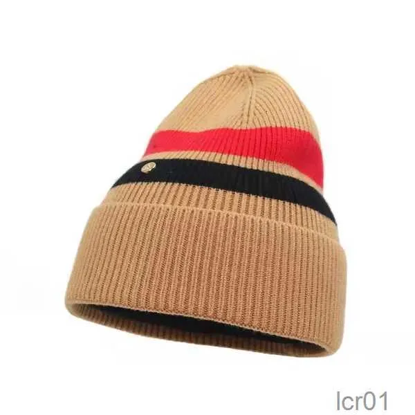 Cappello lavorato a maglia di lana invernale per uomo Donna Design Moda Hip Hop Lettera Solid Skull Beanie Caps Casual Caldo berretto spesso Nero Bianco Hatsy9k4