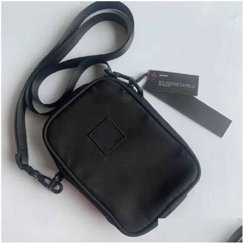 Men Single Shoulder Crossbody Small multi-function Bag Cell Phone Bag Single Lens Tote Bag Chest Packs Waist Bags Black