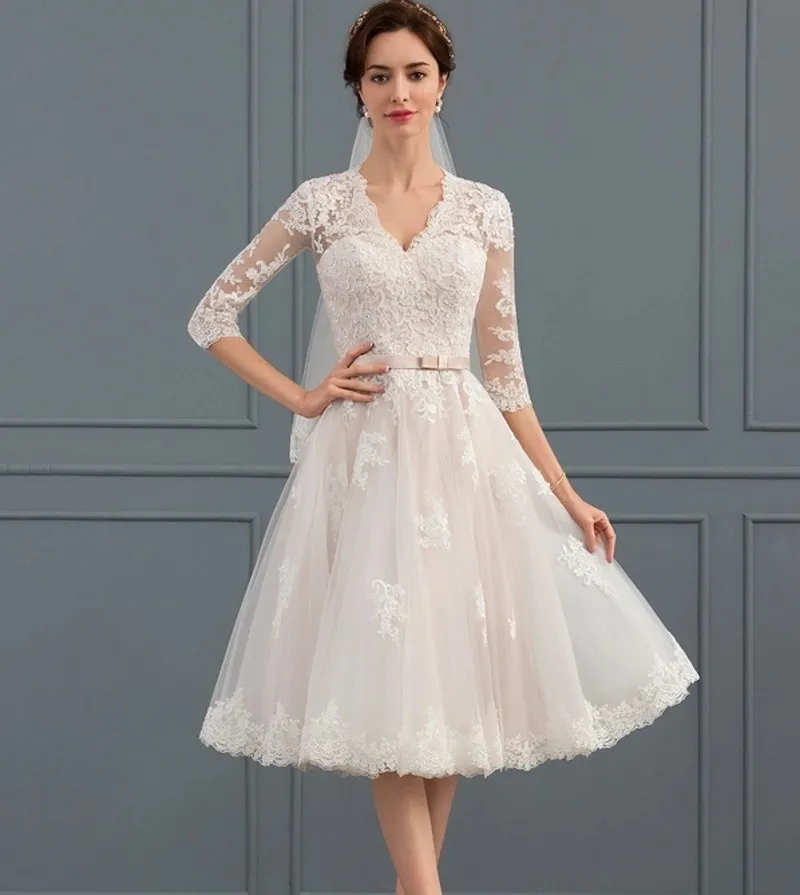 Robe de mariée élégante courte ligne A, demi-manches, col en V, avec des appliques en dentelle, longueur aux genoux, sur mesure pour femme, 2024