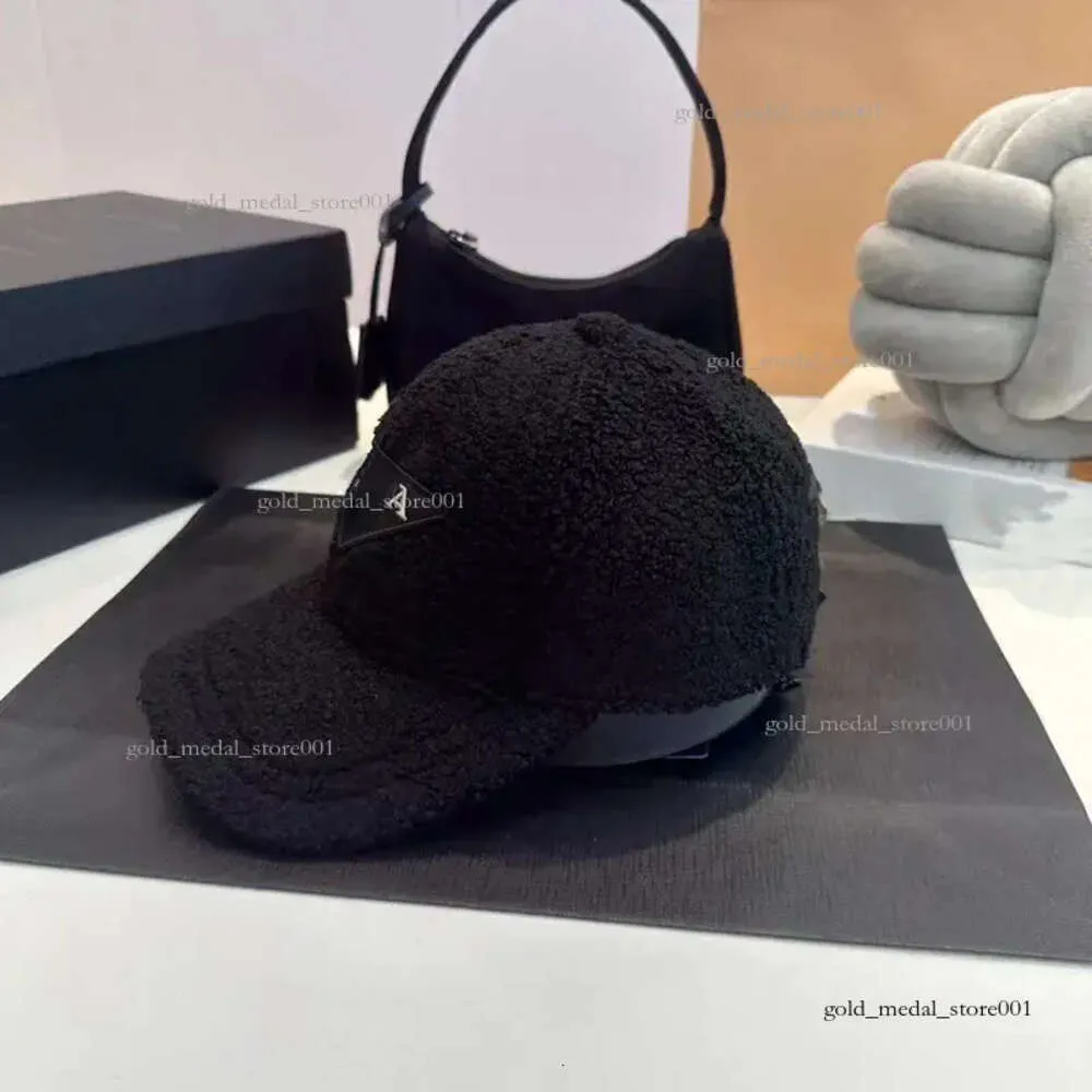 Capture 2023 Nuovo Cappello da baseball di marca Autunno e inverno da uomo e da donna in puro cotone con lingua d'anatra Cappello classico a triangolo invertito Lettera 659