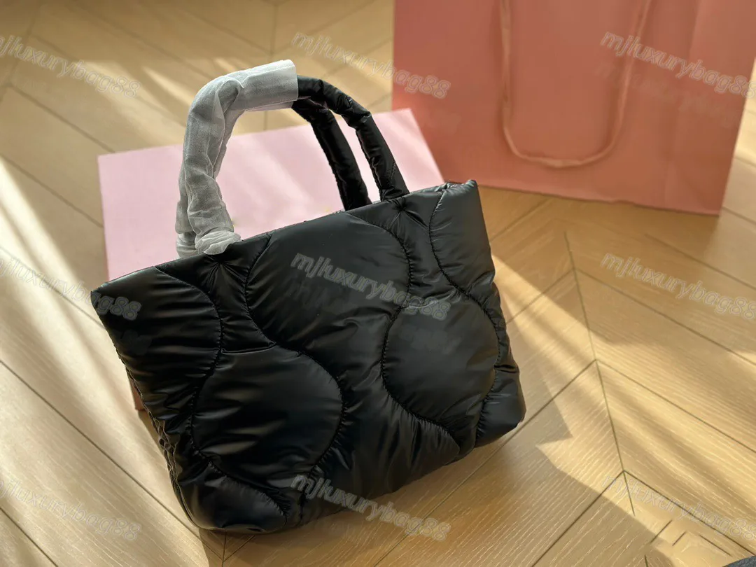 Yüksek dereceli doku el çantası zarif güzellik büyük kapasite moda sonbahar ve kış pamuklu ceket tek omuz çantası miumiuly