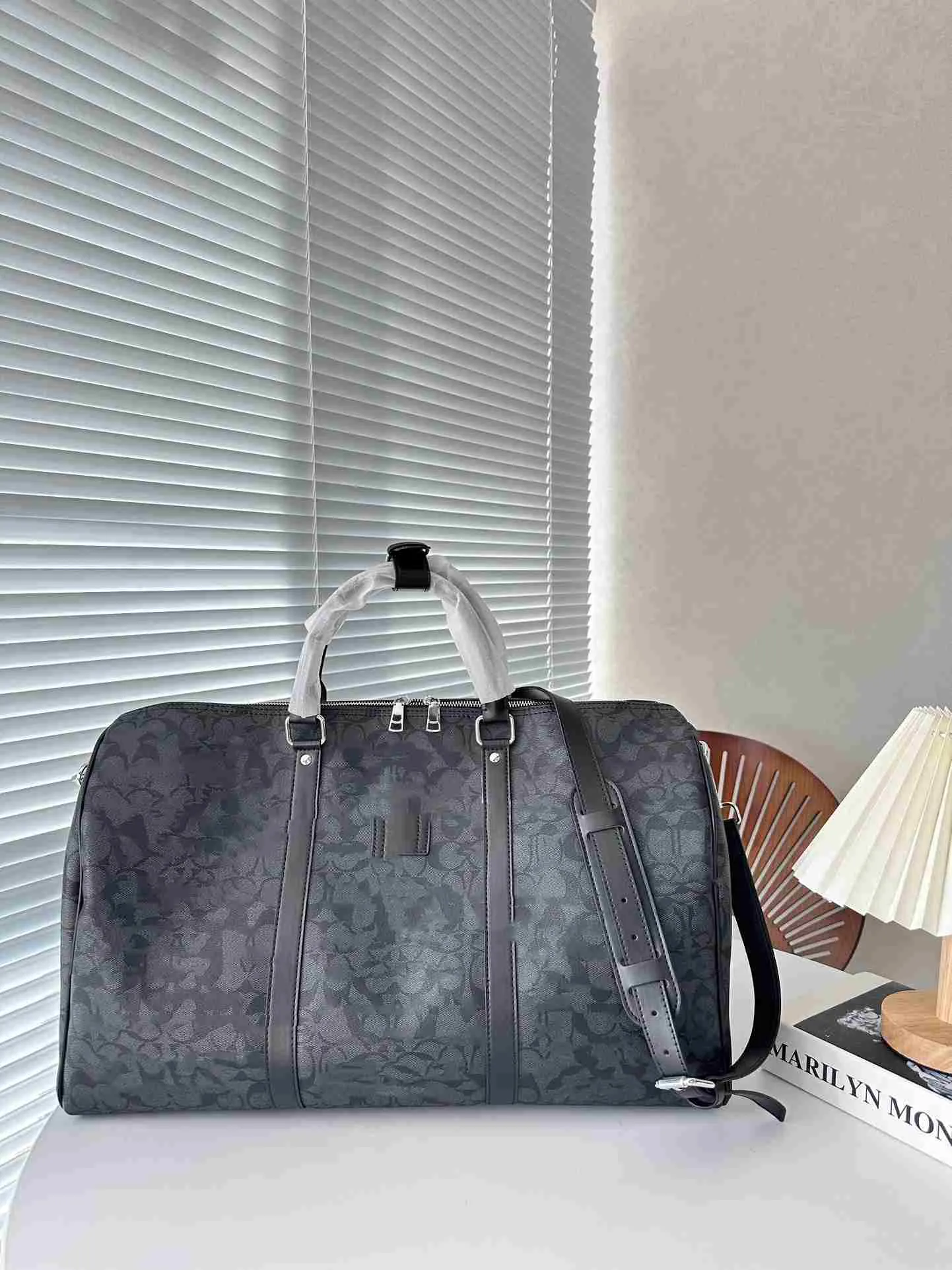 حقيبة سفر جديدة مصممة فاخرة الحقائب الرجال حقيبة أمتعة المرأة حقيبة يد كبيرة السعة كروسة أكياس الأزياء محفظة الكتف