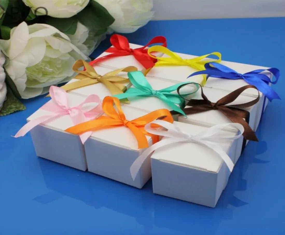 50pcs boîte de papier Kraft vierge emballage petit carton boîte-cadeau de savon fait à la main pour les bijoux artisanaux de mariage bonbons avec ruban ZHL12009745181