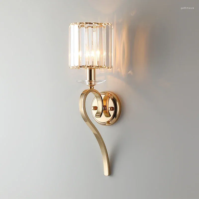 Lampy ścienne Postmodernowy luksus kryształowy emalia prosta domowa salon sypialnia światło el tło dekoracyjne kinkiety