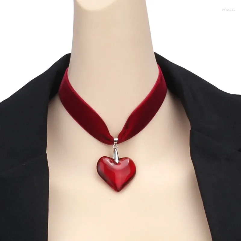 Pendant Necklaces Fashion Collar Necklace Vintage Velvets Choker Elegant Glass Heart Jewelry Gift For Women Girls