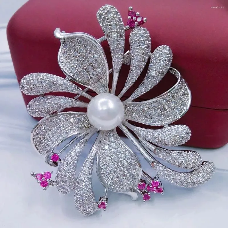 Broszki biżuteria broszka w stylu vintage z przezroczystą Austrią CZ CZ i naśladowanie Pearl Big Flower for Women Wedding Akcesoria
