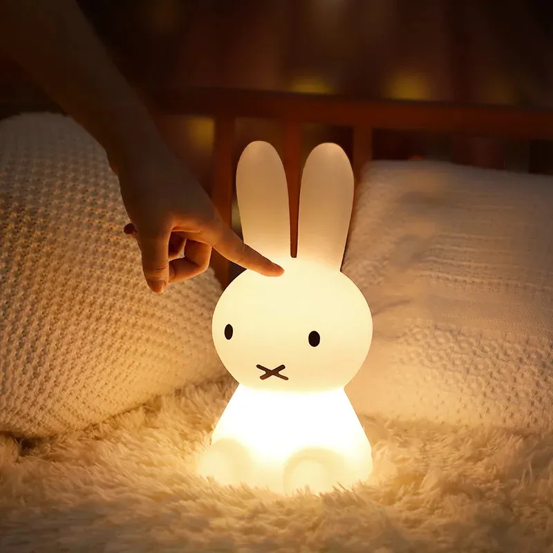 Snoeren Slings en singelband Schattig 3D-nachtlampje Kawaii Anime Cartoon Bunny Oogbescherming Oplaadbare bureaulamp Slaapkamer Kinderen Nachtkastje Kamp 231208