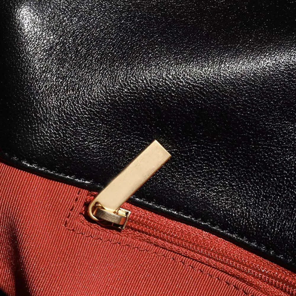 DHgate.com:Luxurious Designer 30cm Crossbody Bag with High