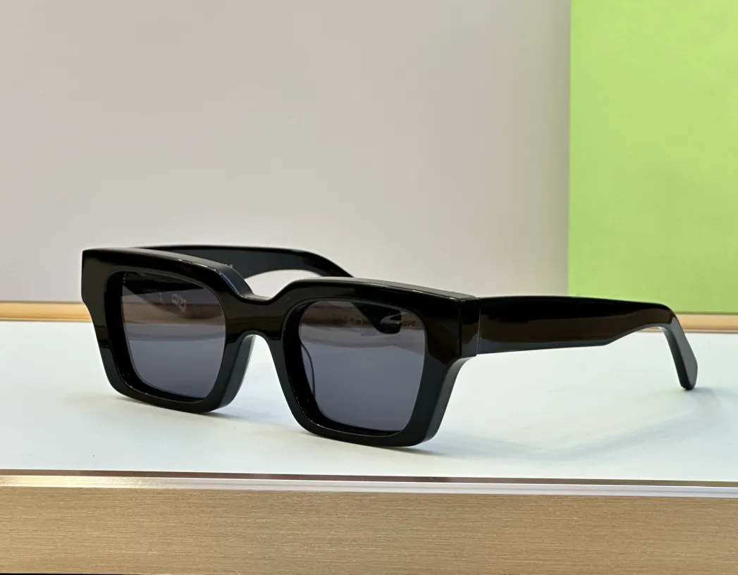 Classic Black Square Sunglasses For Men And Women UV400  display picture 2