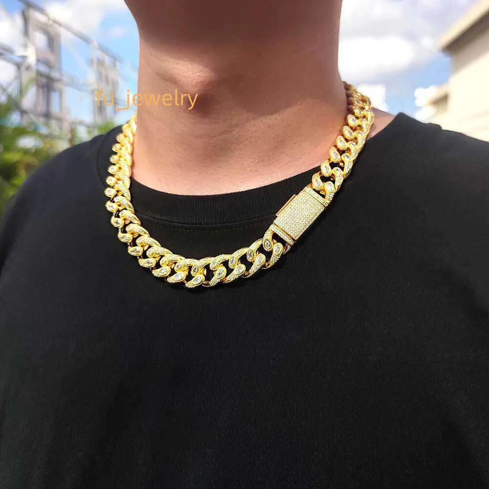 Hip Hop Solid Gold Costume 20 mm 18 mm Moissanite Ice Out Baguette Miami Cuban Link Chain