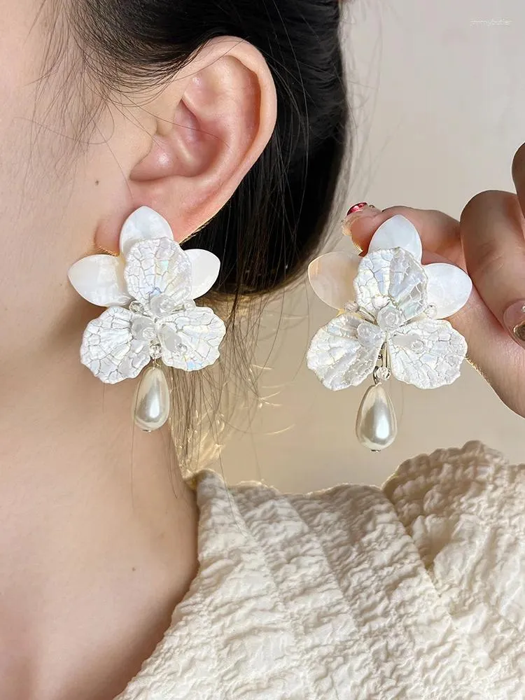 Pendientes colgantes Pendiente de flor de concha romántica elegante perla de imitación delicada gota de agua colgante joyería para mujeres joyería exquisita