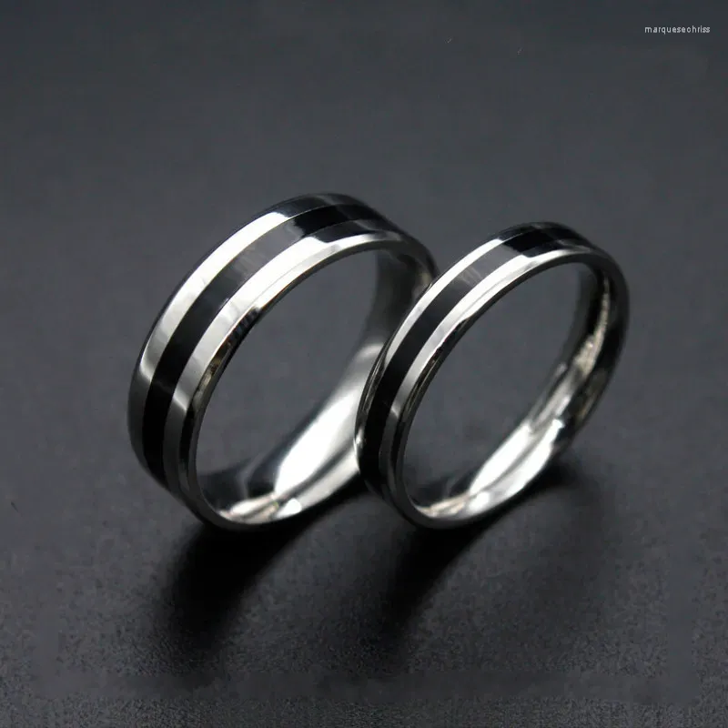 Bagues de cluster Simple Noir Argent Couleur En Acier Inoxydable Bague Amoureux Couple 4mm 6mm Largeur Pour Femmes Hommes Vintage Cool Drop